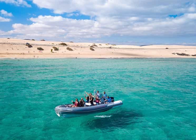 Speed boat to Lobos Island