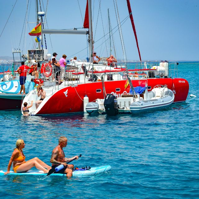 Catamaran excursion to Lobos Island with food and drinks, snorkeling and paddle board included. Family friendly. From Corralejo